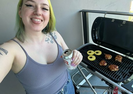 melthewhalefree ヌードスター 写真