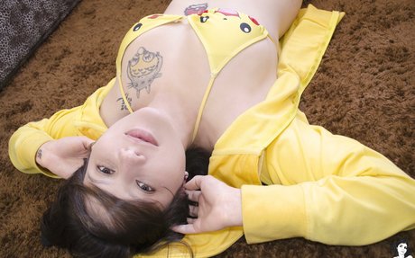 Momokoplay スター 裸 ギャラリー