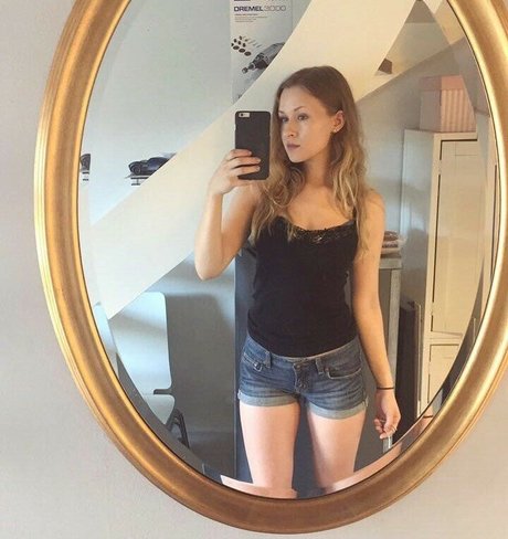 レズビアンセックスOnlyFans 美しいヌード 画像