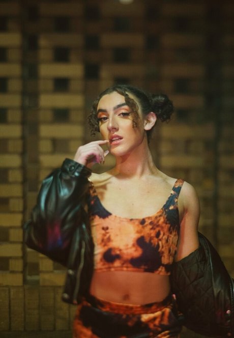 lunabarbiedoll エロティックなモデル 写真