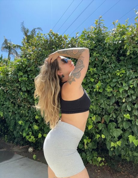 OnlyFansの無料動画 ヌード 画像