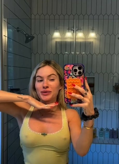 Claudia Walsh HDモデル 写真