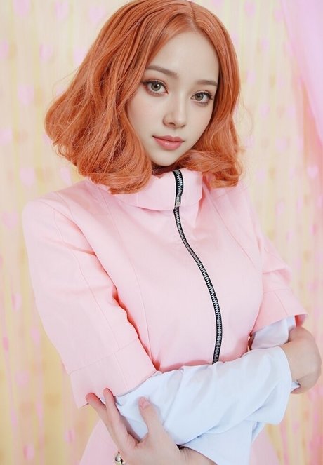 レズビアン ストラップオン OnlyFans セクシー 画像