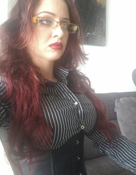 mistresslfatale 裸のモデル 写真