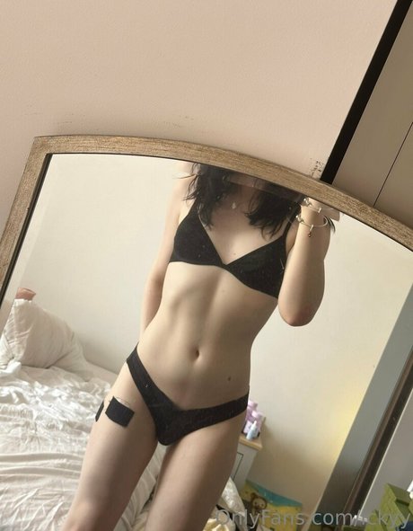 リップスオンリーファンズ ホットヌード 写真