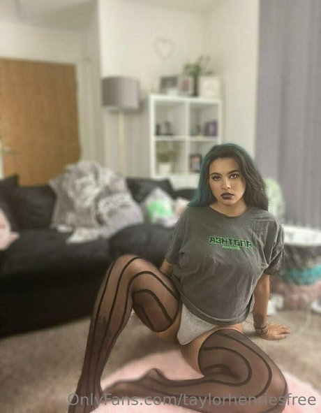 taylorhenriesfree ポルノスター ヌード 画像