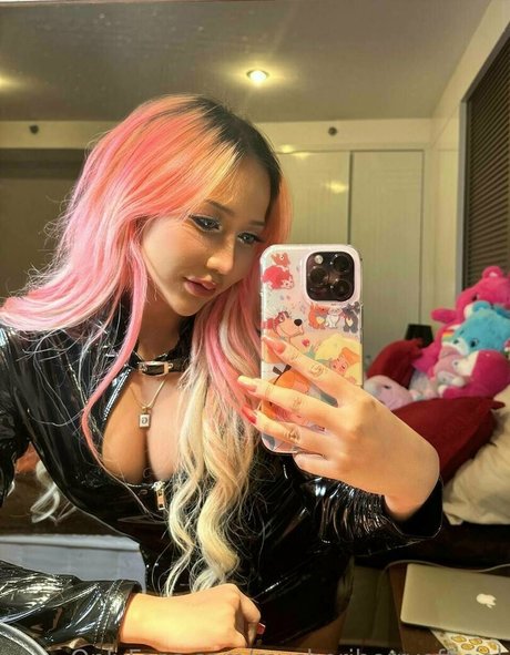 mycheriberryofficial ポルノモデル 写真