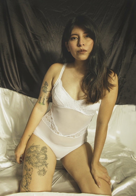 helloaliza ポルノスター ヌード ギャラリー