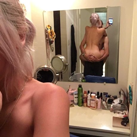 成熟した異人種間OnlyFans xxx 画像