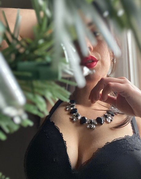 濃厚なラテン系熟女OnlyFans ホット 画像