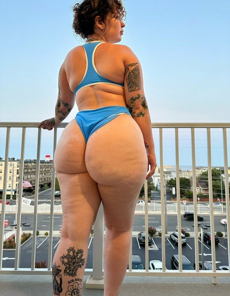 曲線美の熟女OnlyFans ポルノグラフィック 写真