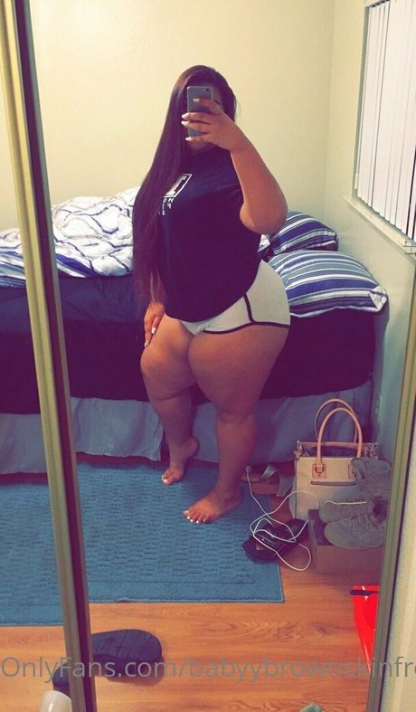 babyybrownskinfree アート女優 写真