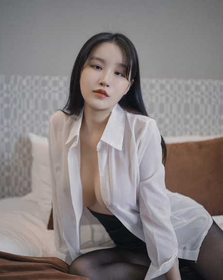 Lee Seol_ ヌードスター 写真