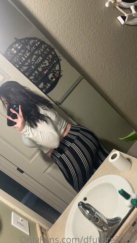 dfuture7786 裸モデル 写真