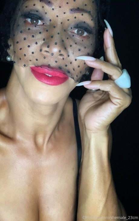 shemale 23cm 裸モデル 画像