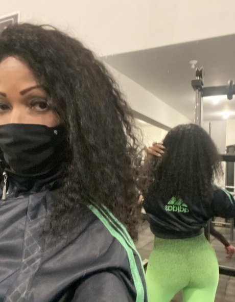 shemale 23cm ポルノスター 無料 写真