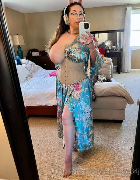 曲線美の赤毛OnlyFans ヌード アーカイブ