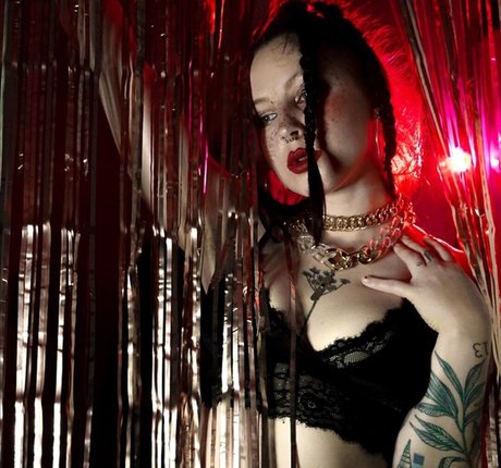 Angelina Vehera ポルノモデル 写真