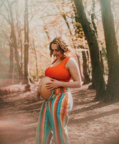 Hannah Witton エロティックモデル 画像