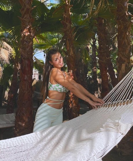 paulagonu ポルノ女優 写真