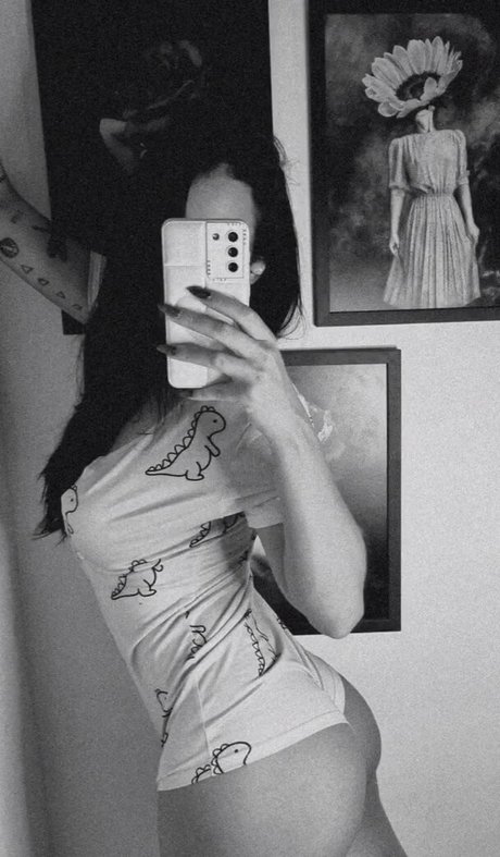 Juju Bellini ポルノモデル 写真