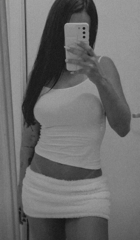 Juju Bellini ヌードモデル 写真