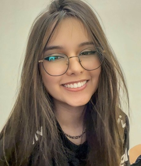 Hellen Duarte ポルノ女優 写真