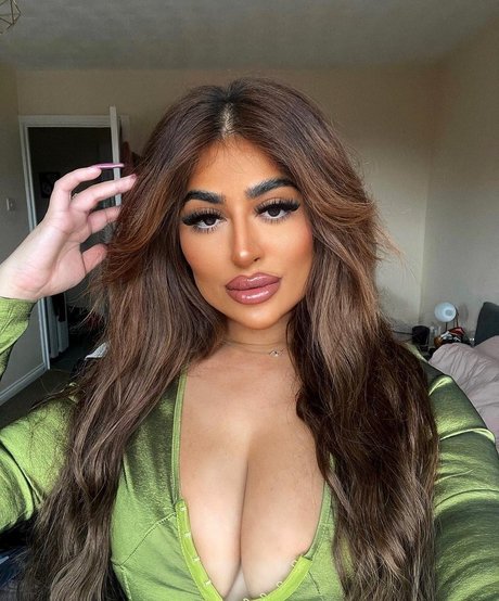 Priya Yasmin X HDスター 写真