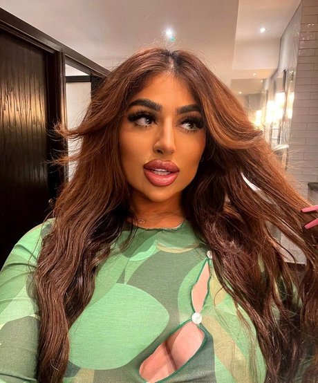 Priya Yasmin X ヌードモデル 画像