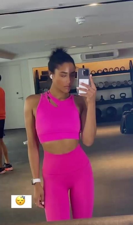 Shirin Olivia xxxモデル ギャラリー