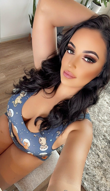 ルビーオンリーファン 美しい裸 写真