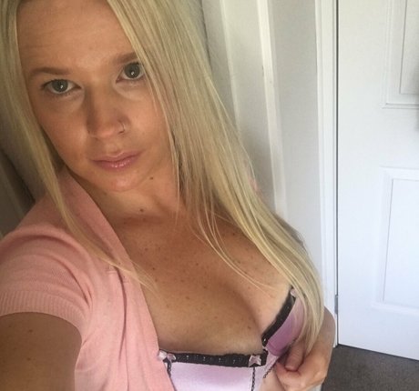 イタリア人熟女OnlyFans セクシーヌード 画像