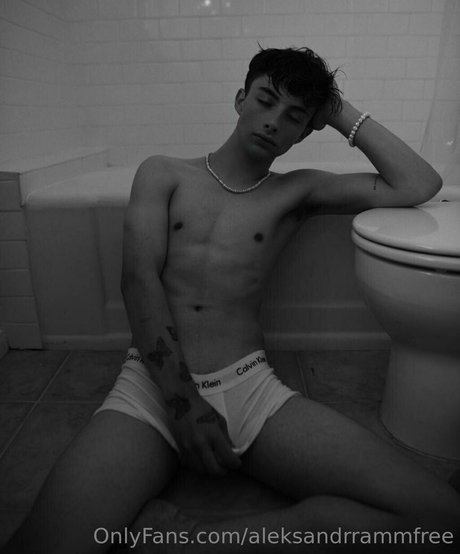 aleksandrrammfree ポルノモデル 写真