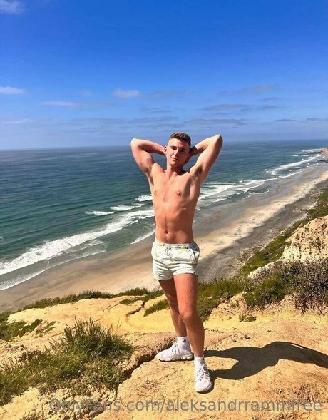 黒檀のシャワー OnlyFans 無料ポルノ ギャラリー