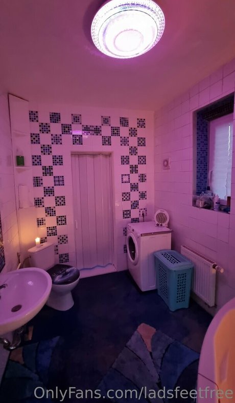 ladsfeetfree ポルノモデル アーカイブ