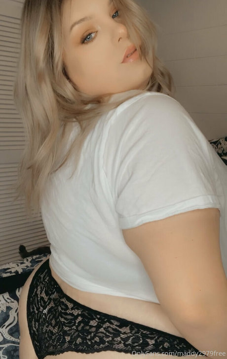 セクシーなブロンドのOnlyFans アダルト 写真