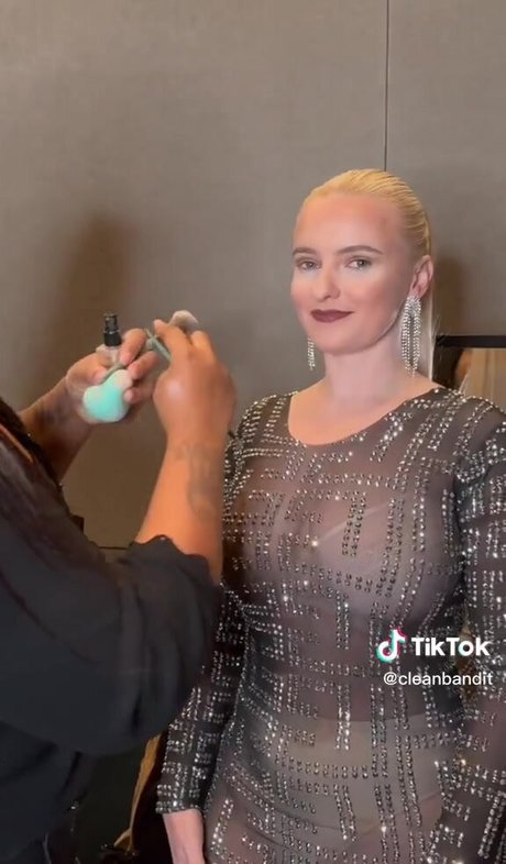 Grace Chatto ポルノスター ヌード 写真