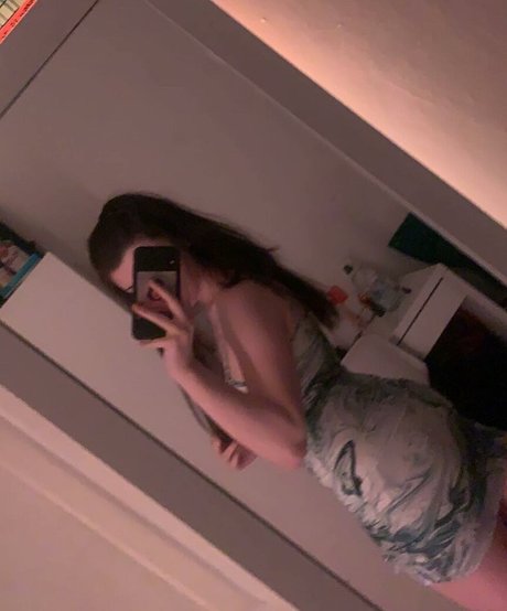 Eleri Evans モデル 写真