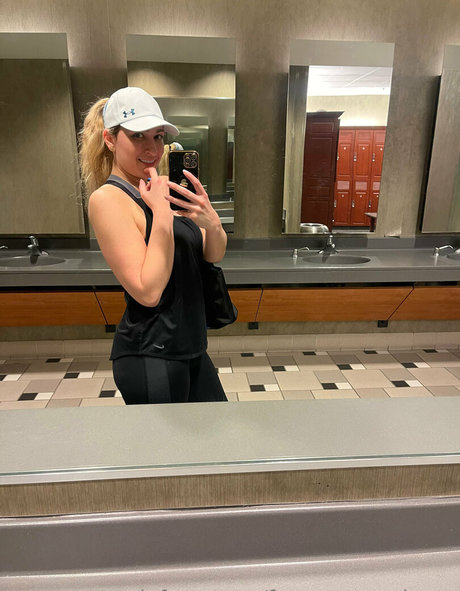 主観視点のアジア人OnlyFans ポルノ 画像