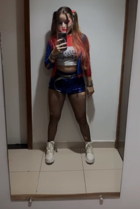 Laurinhafeer ヌードのポルノスター 画像