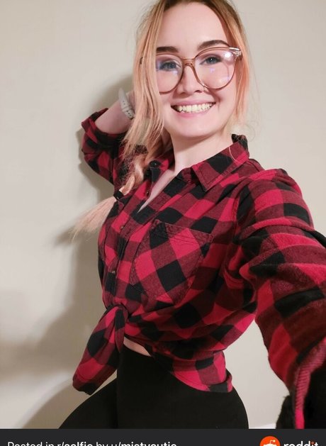 MistyCutie セックスポルノスター ギャラリー