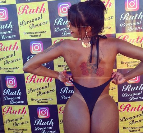 Carine Kishi セクシーモデル ギャラリー