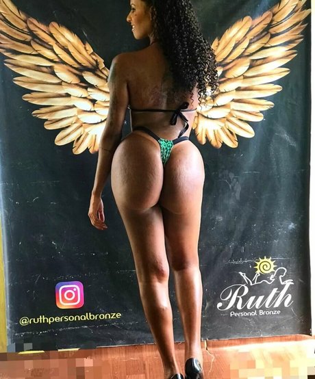 Carine Kishi ポルノスター 写真