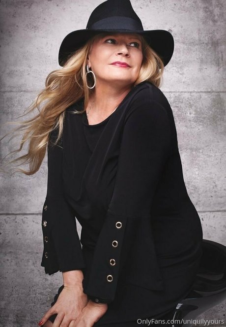 uniquilyyours エロティックなスター 写真