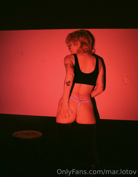 アヘ顔 OnlyFans ポルノ 画像