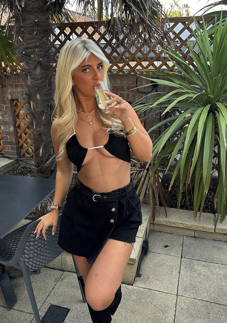 アジアンタトゥー OnlyFans セクシーヌード 写真