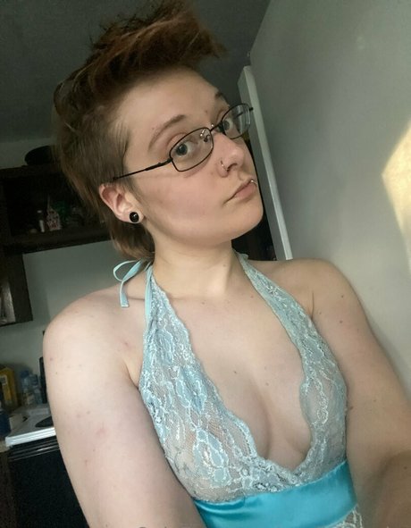 explicit enby ヌード女優 画像