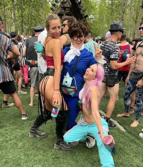 レズビアン ストラップオン OnlyFans セクシーヌード 画像