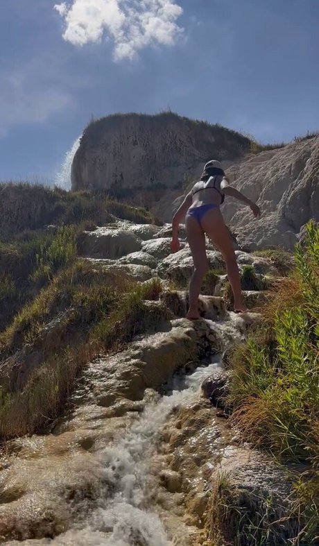 日焼けしたOnlyFans セクシーヌード 画像