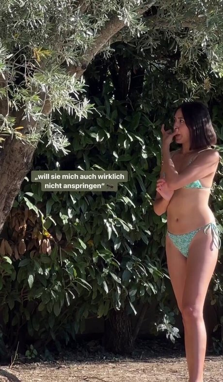 Shanti Tan 裸のスター 写真